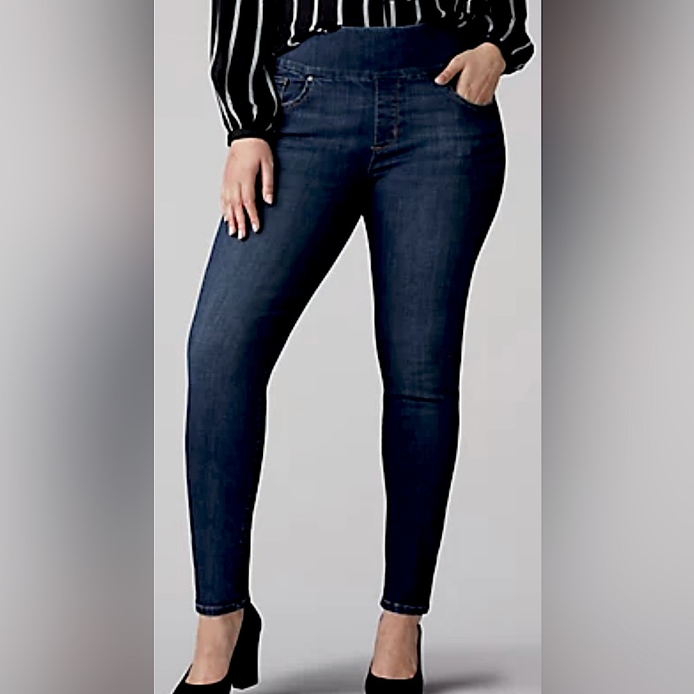 2 pairs of LEE Skulpting Slim Skinny Pull-On Jeans, like new.